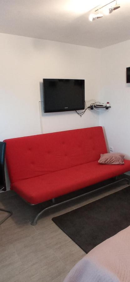 K&K Apartment กอสเตรนา ภายนอก รูปภาพ