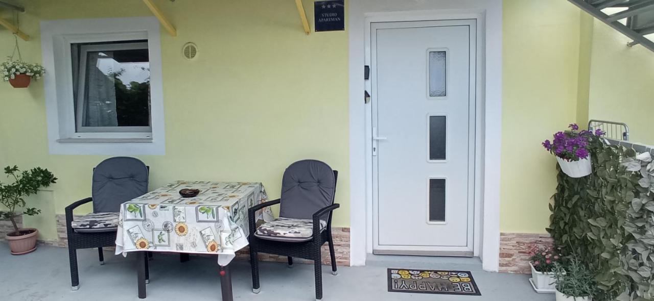 K&K Apartment กอสเตรนา ภายนอก รูปภาพ